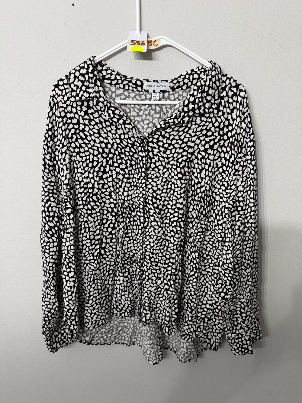 Women’s Alex & Jordan 2X Black White Abstract Print Button Front Blouse